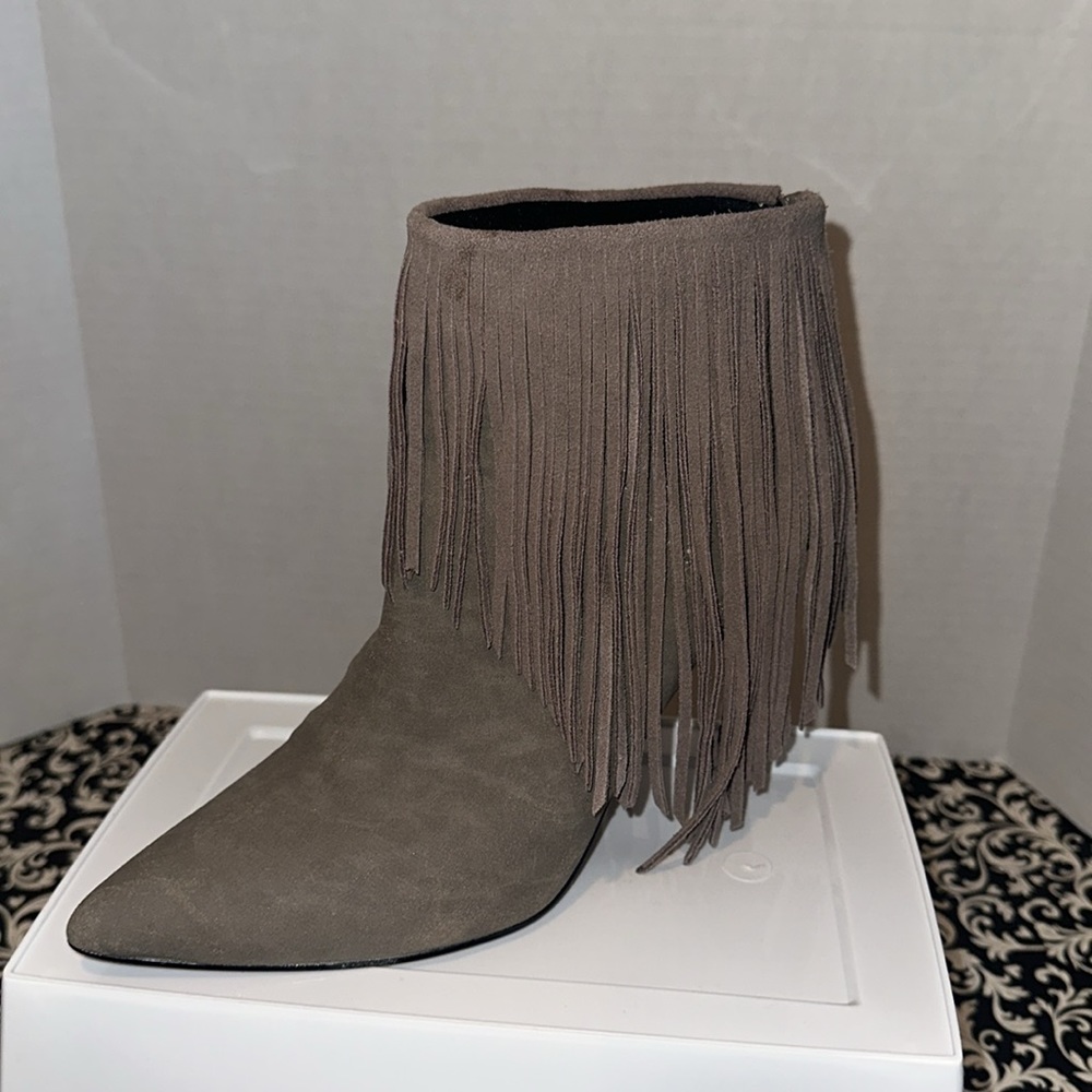 LFL Fringed Heeled boots size 9 Fabulous Boots to make your outfit unique🖤